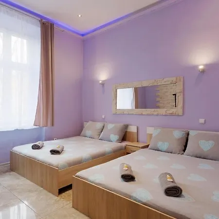 Queen Apartment *